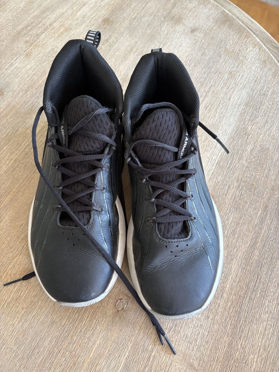 Under armour  basketball men size 8 black sports