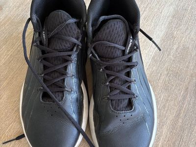 Under armour basketball men size 8 black sports