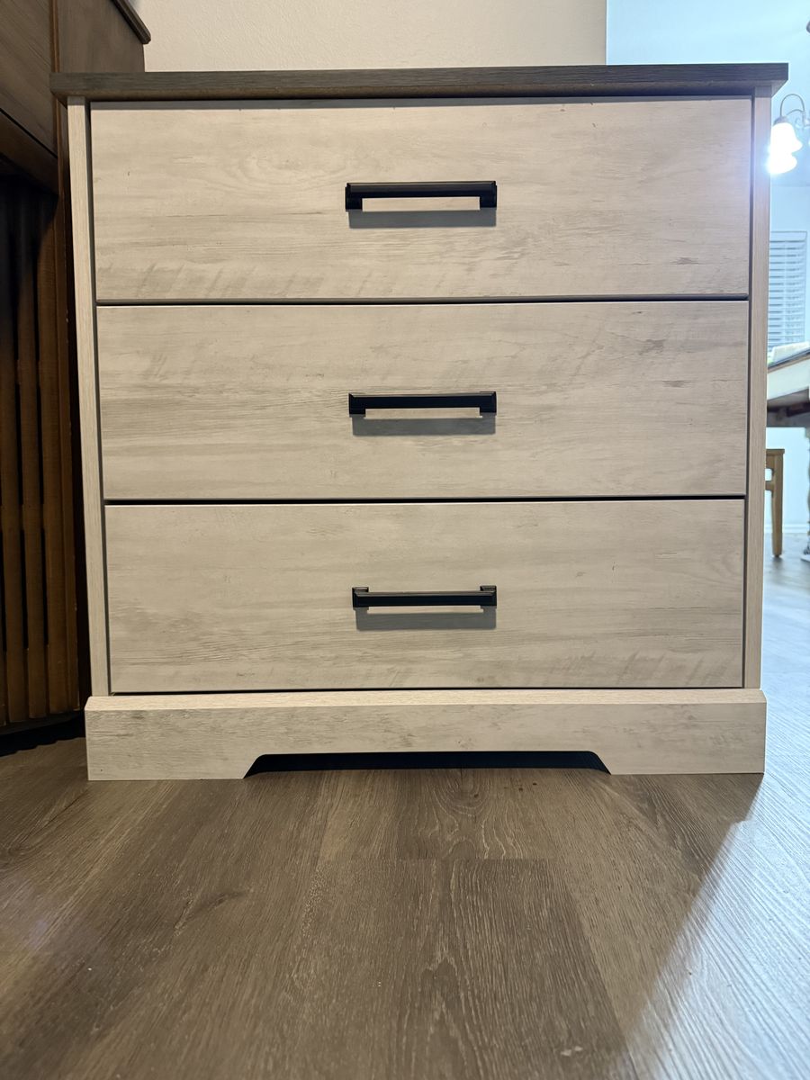 3 Drawer Nightstand (NEW)