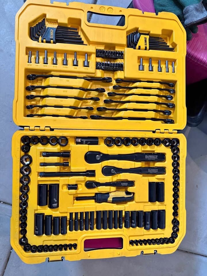 WANTED - DEWALT 184 pc MECHANICS TOOL SET