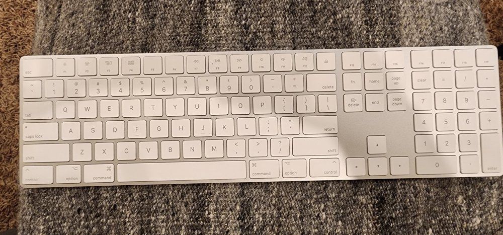 Apple Magic Keyboard with Numeric Keypad - white (A1843)