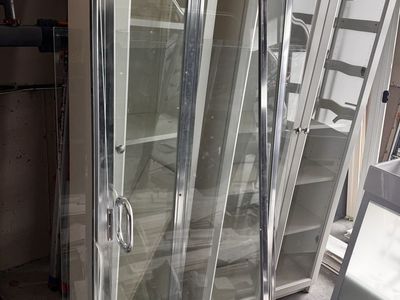 Glass shower door