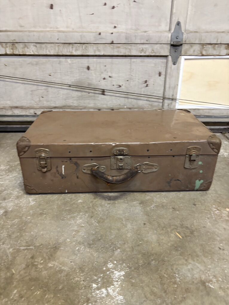 Vintage Hard-Shell Suitcase Trunk – Brown – 28”