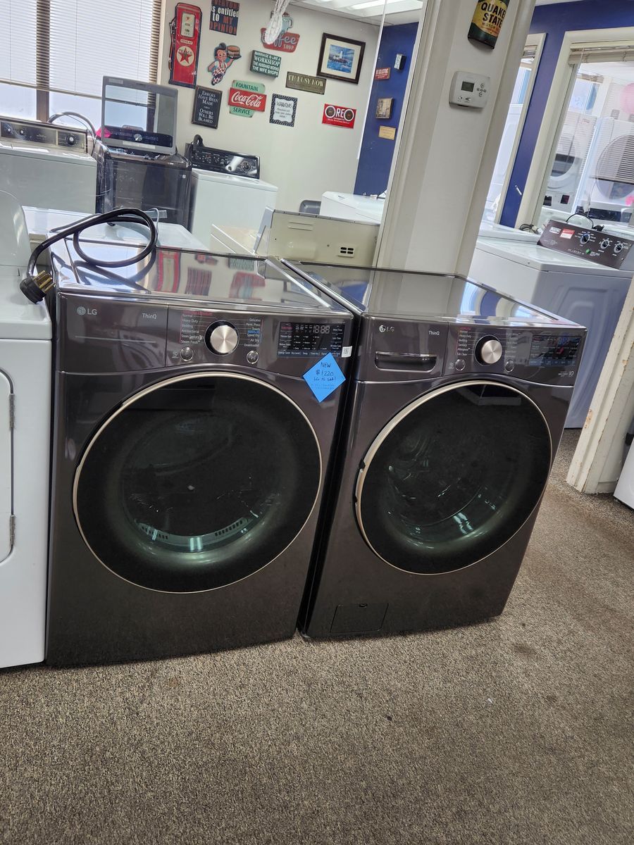 BEAUTIFUL BRAND NEW! LG FRONTLOAD WASHER AND ELECTRIC DRYER SET!