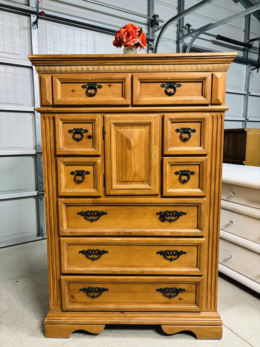 Pinewood Dresser