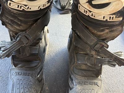 Motocross Gear O’Neil Rider Motocross Boots Ogio gear bag Thor helmet pants and Jersey