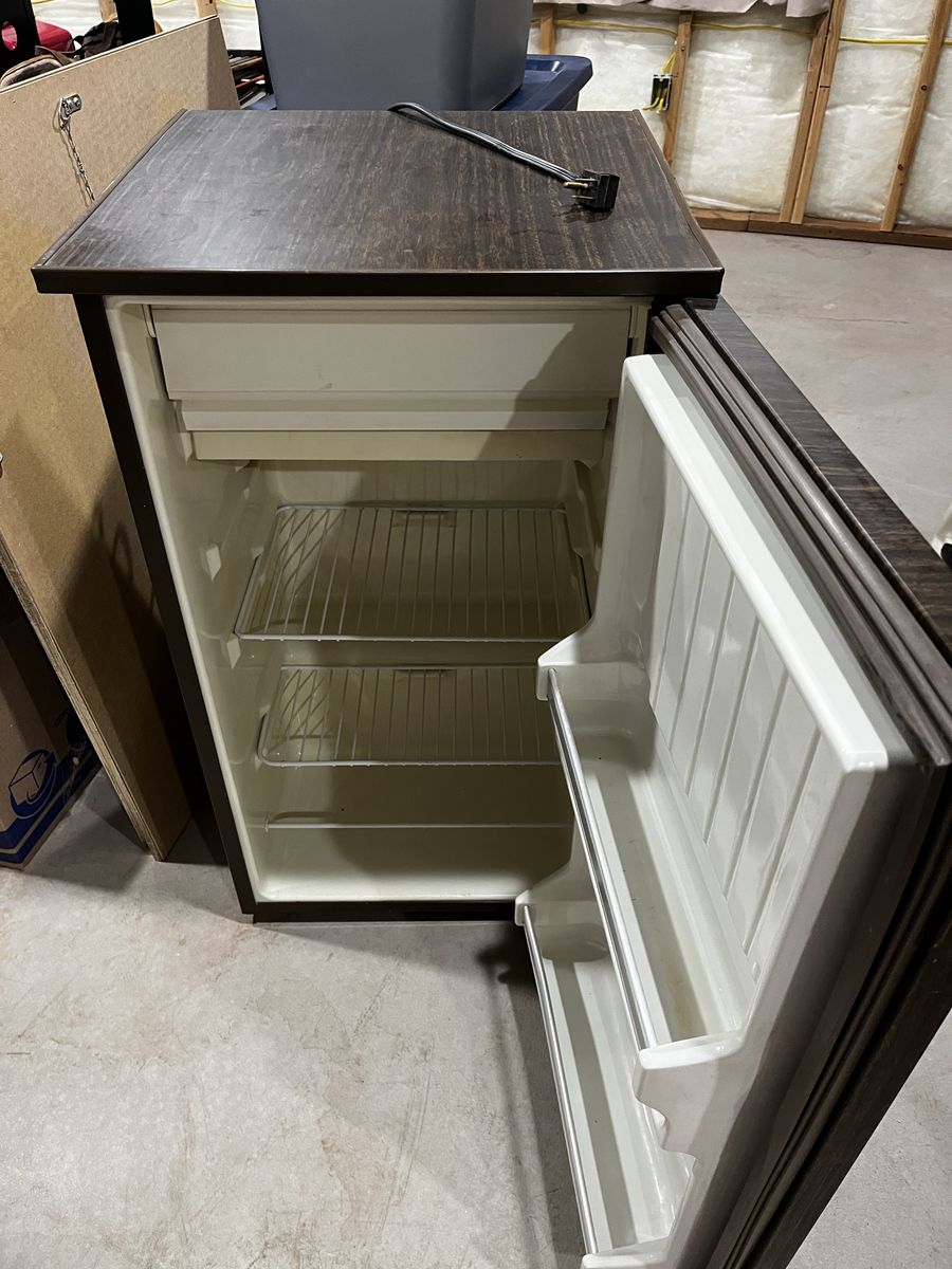 GE Compact Mini Refrigerator with Freezer Compartment 34.5" H x 18.75" W