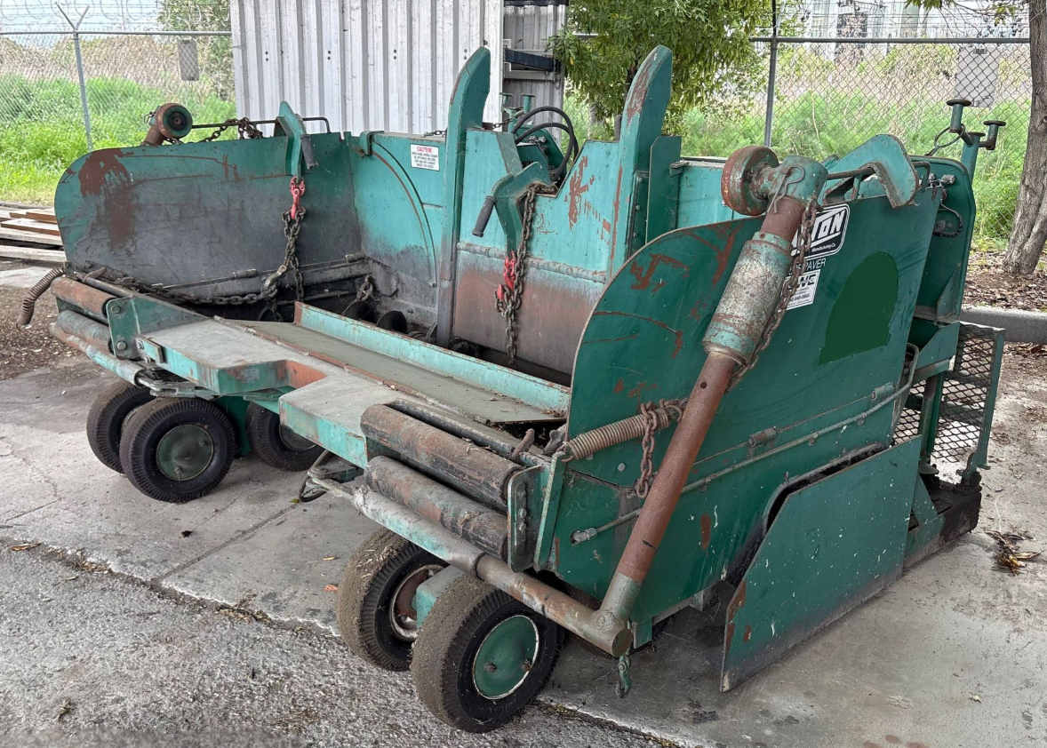 Commercial Layton Asphalt Blacktop Parking Lot Road Paver Machine Utility Patch Hydraulic Propane Screed Honda Engine Equipment