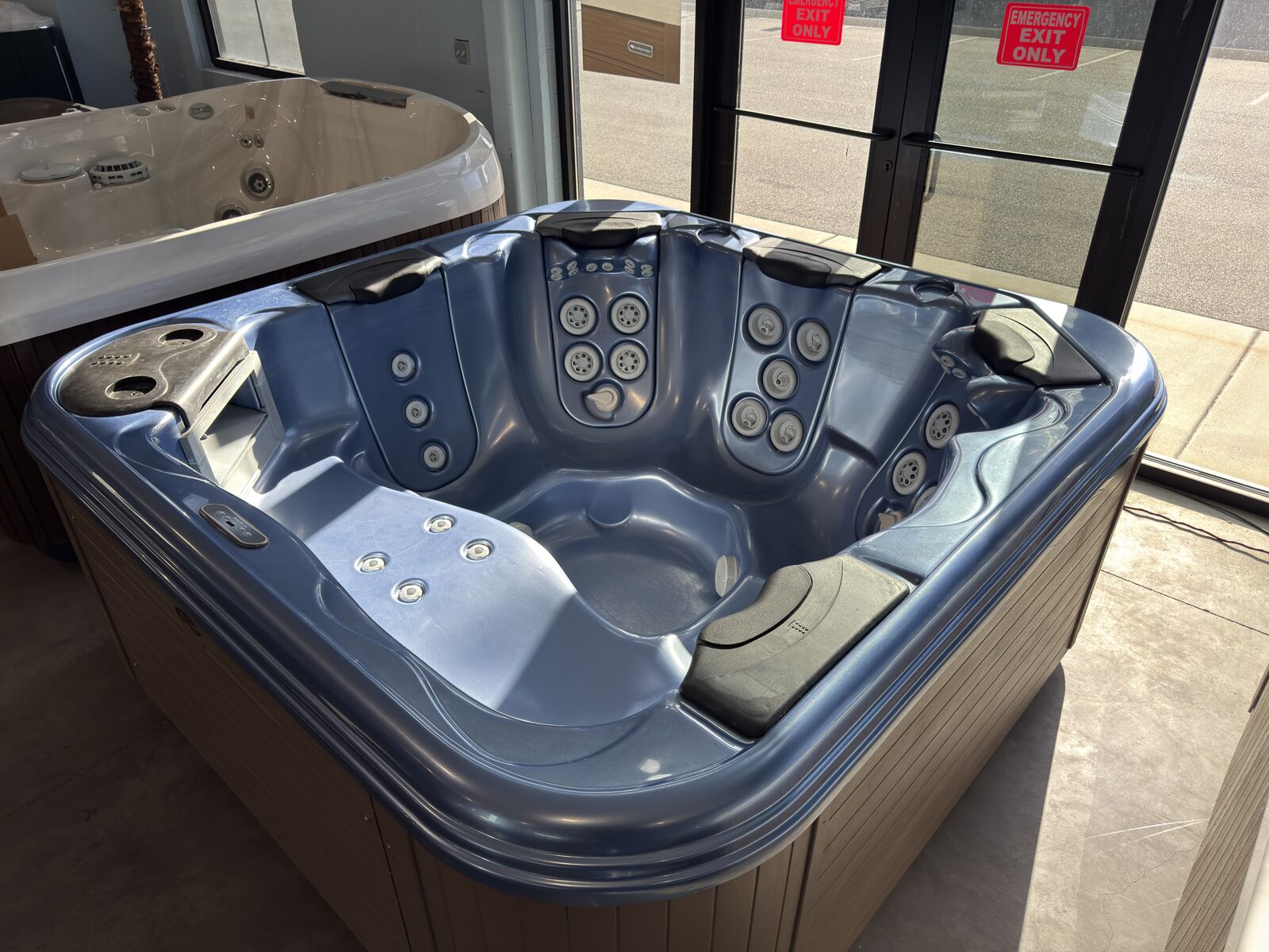 2007 Bullfrog 662 Lounger - Certified Refurbished Hot Tub