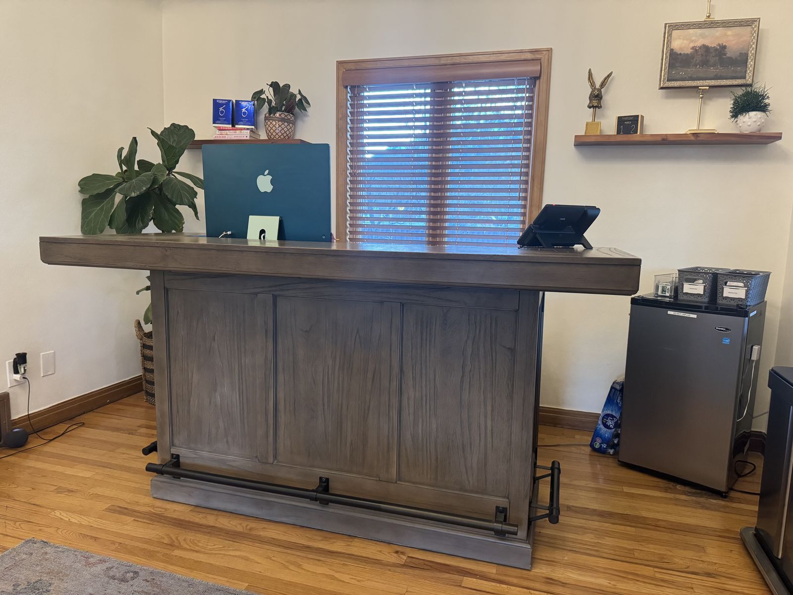 Bar Or Reception Desk