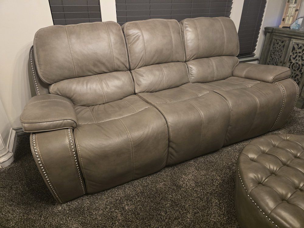 **Beautiful Reclining Leather Couches**
