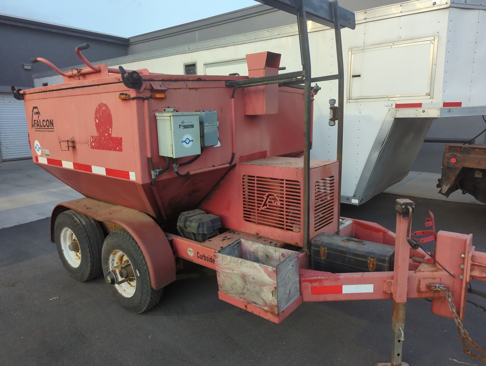 2009 Falcon asphalt hot box trailer (4 ton diesel fired)