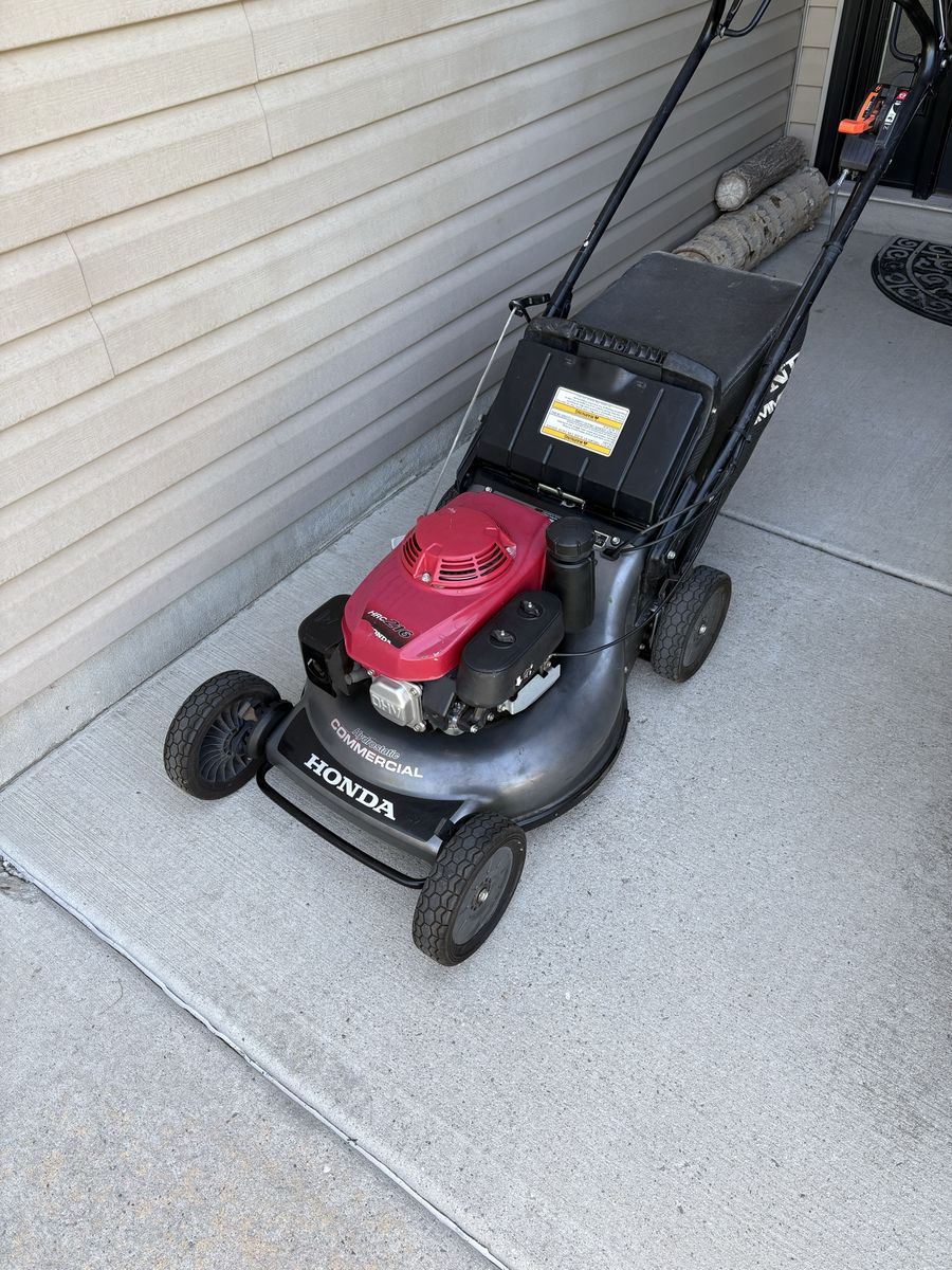 Honda HRC216 Hydrostatic Commercial Lawn Mower