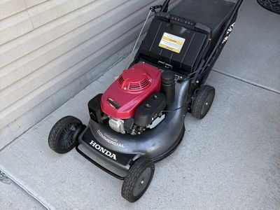 Honda HRC216 Hydrostatic Commercial Lawn Mower