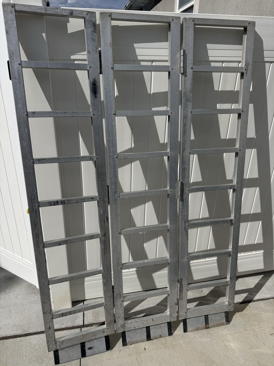 Aluminum tri fold loading ramp 4 wheeler 