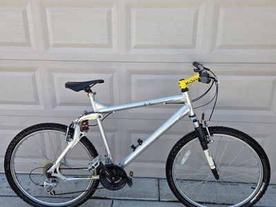 Vintage GT full suspension mountain bike