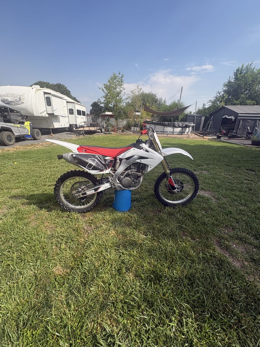 Honda dirt bike crf250r