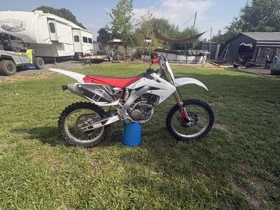 Honda dirt bike crf250r