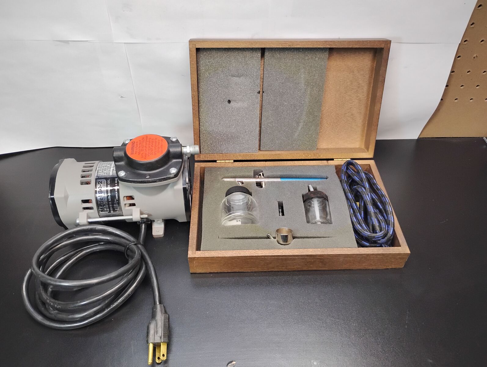 Badger Air Compressor / Airbrush Kit