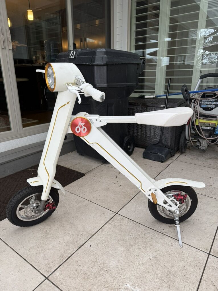 K1 Electric Scooter Bike Headlight and Speakers