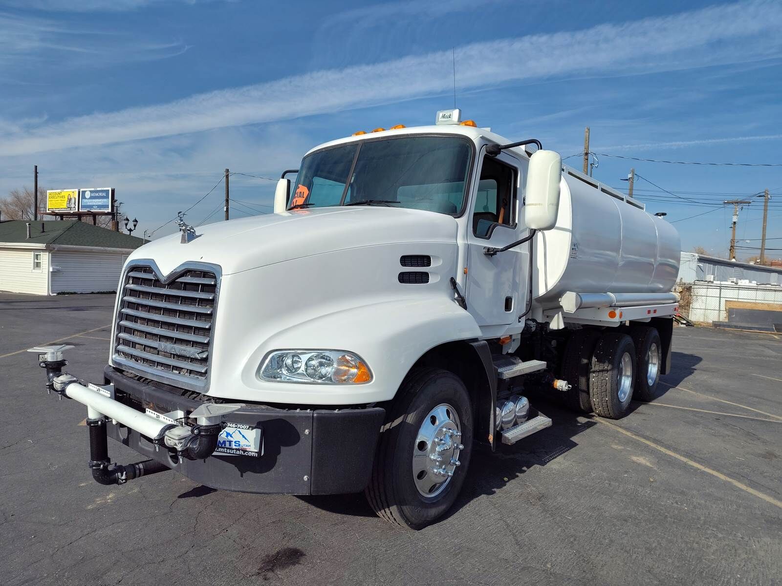 2011 MACK CXU613 PINNACLE WATER Truck, Tandem Axle, 4,000 lb. Water Tank Body and Spray Bars.
