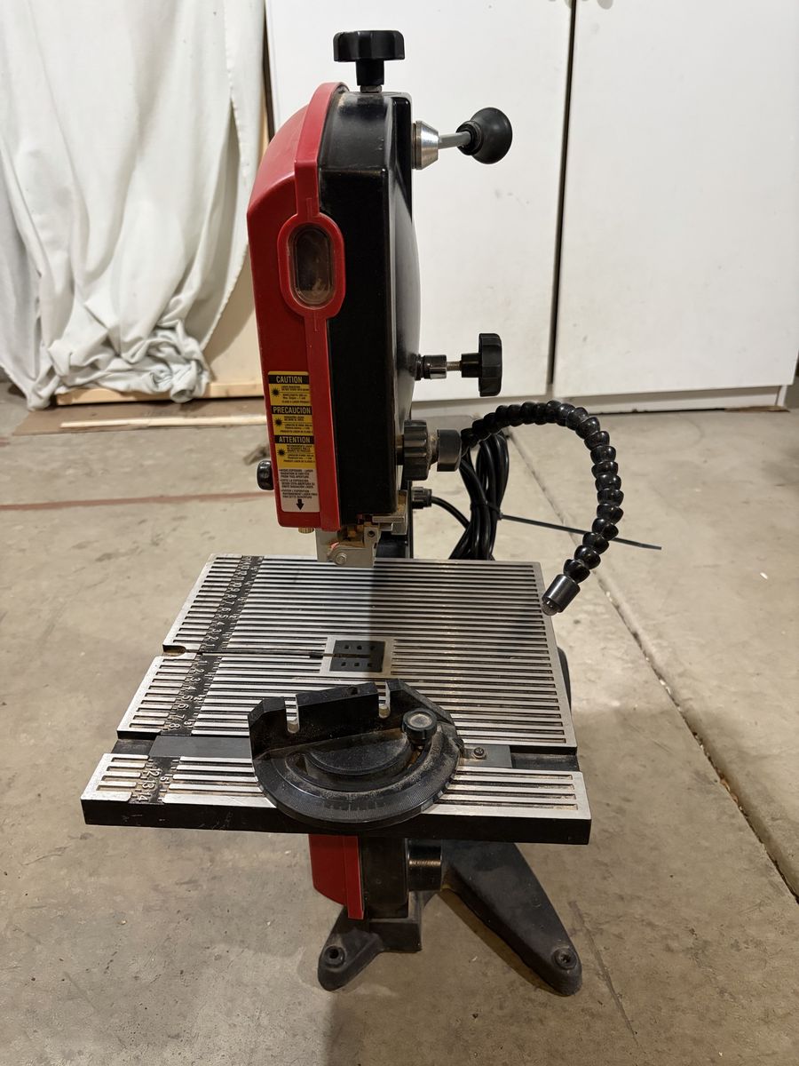 SKIL 3385 9-Inch Benchtop Band Saw with Laser Guide and Miter Gauge