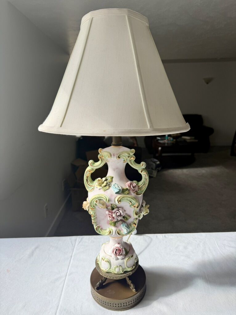 Vintage Capodimonte Style Rose Lamp
