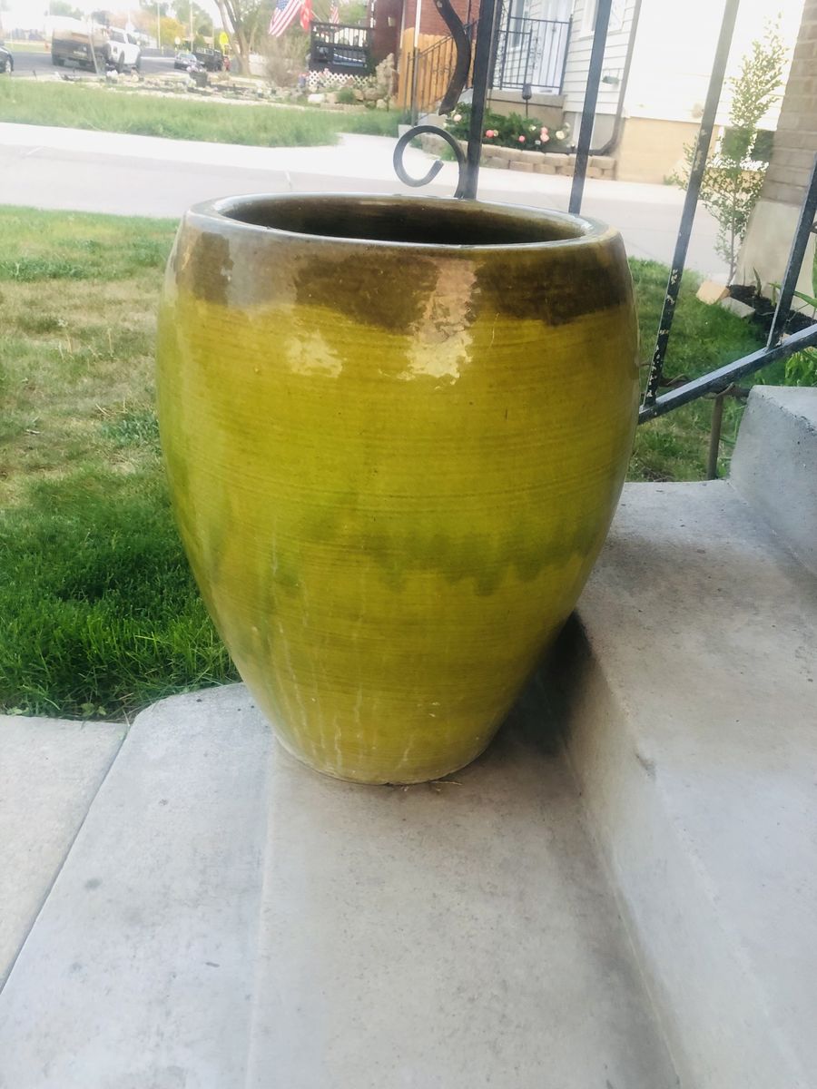 Large ceramic flower pot