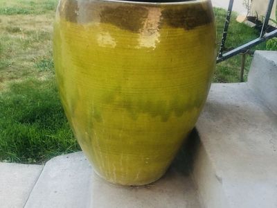 Large ceramic flower pot