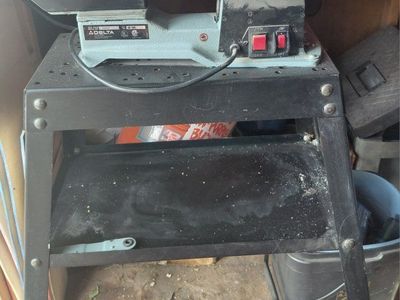 DELTA 2 Speed 16" Scroll Saw with Stand - Model 40-560