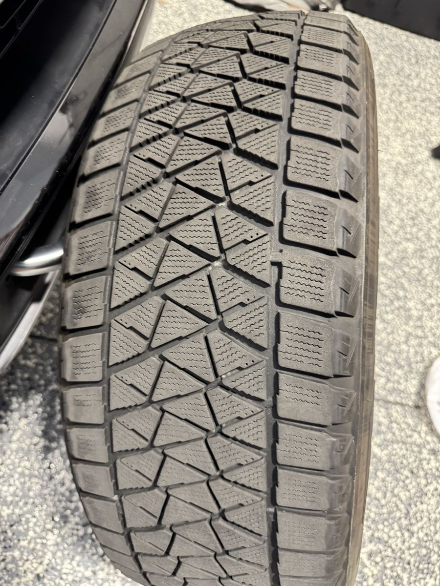 BLIZZAK 235/55R20 Winter Tire - Excellent Tread, Ready for Snow