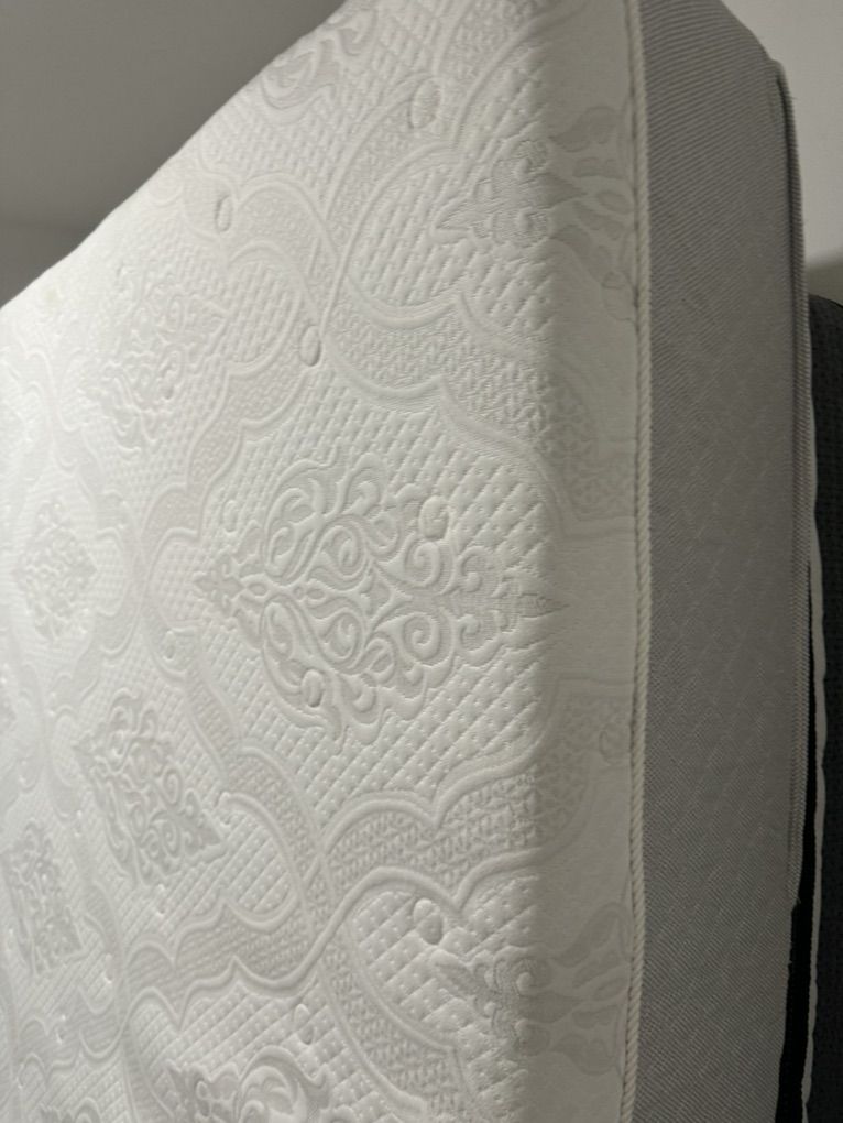 King Matress Clean Like New $100