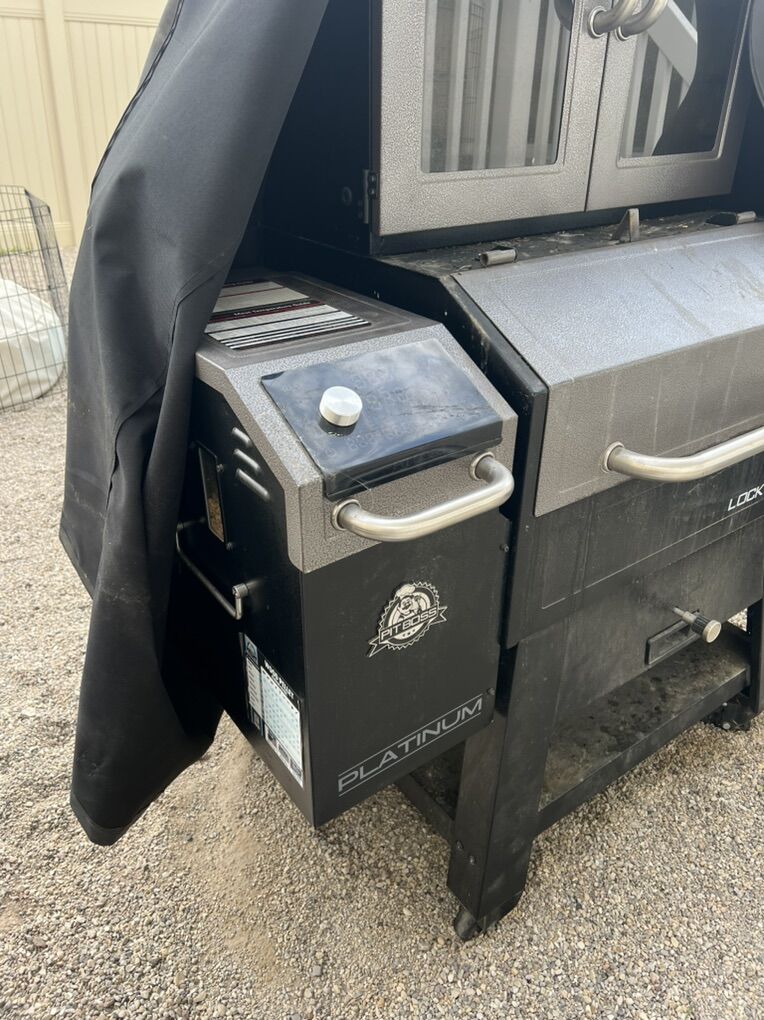 LOCKHART PLATINUM PELLET/SMOKER COMBO GRILL