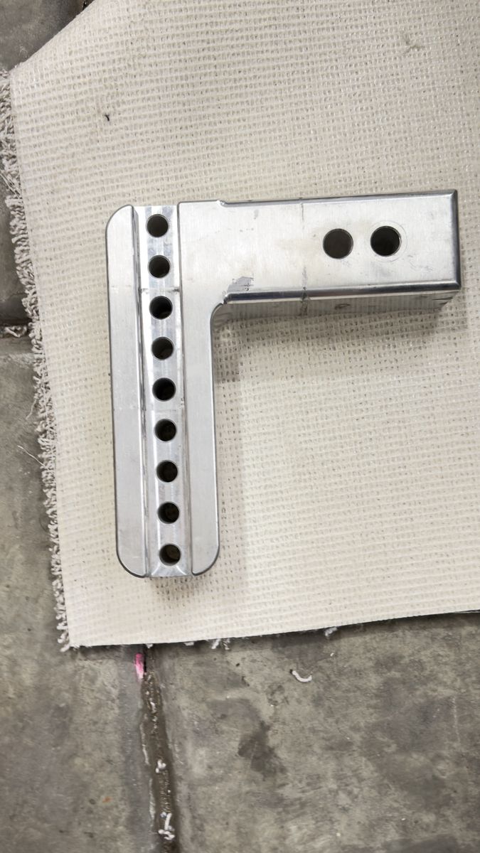 Weigh Safe 4” and 6” Adjustable Drop Hitch (Receivers Only) for a 2 1/2” receiver. 