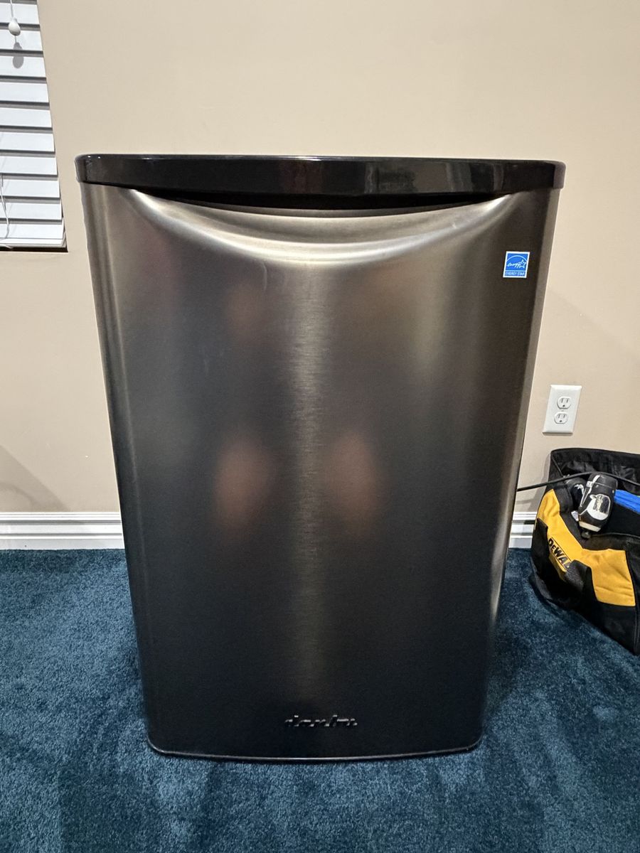 Danby 4.4 cu ft Mini Fridge - Great Condition