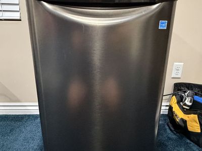 Danby 4.4 cu ft Mini Fridge - Great Condition