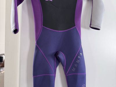 Girls youth wetsuit size L
