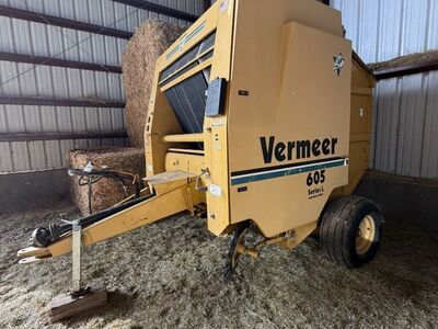 1999 605L Vermeer Round Baler