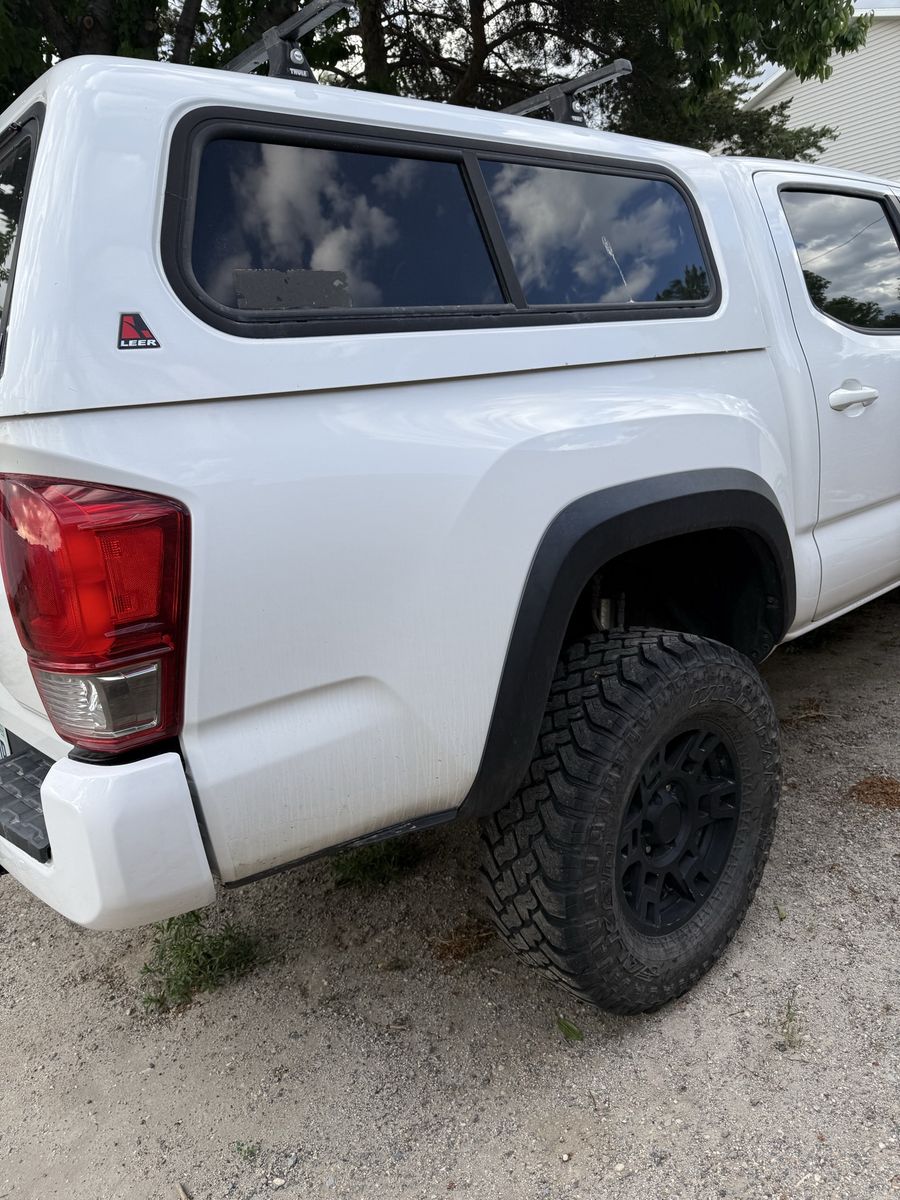 Camper shell
