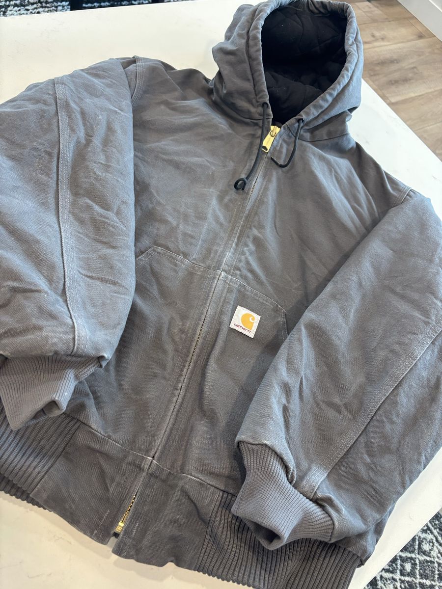 Carhartt in color Gravel - Size Medium