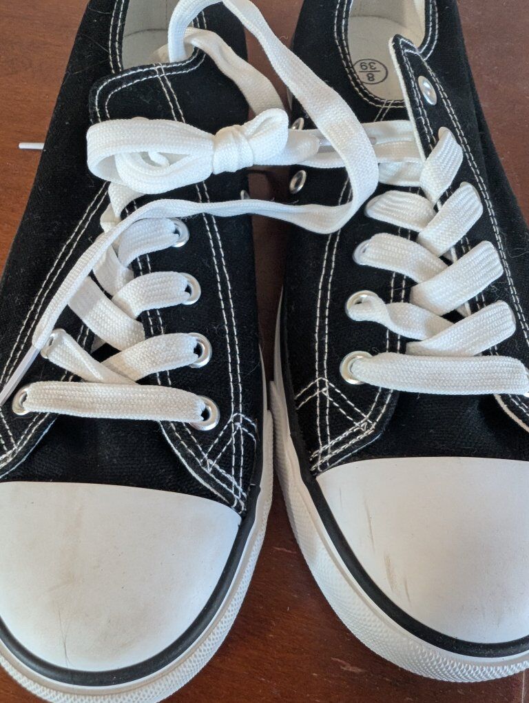 size 8 sneakers, off brand not true converse