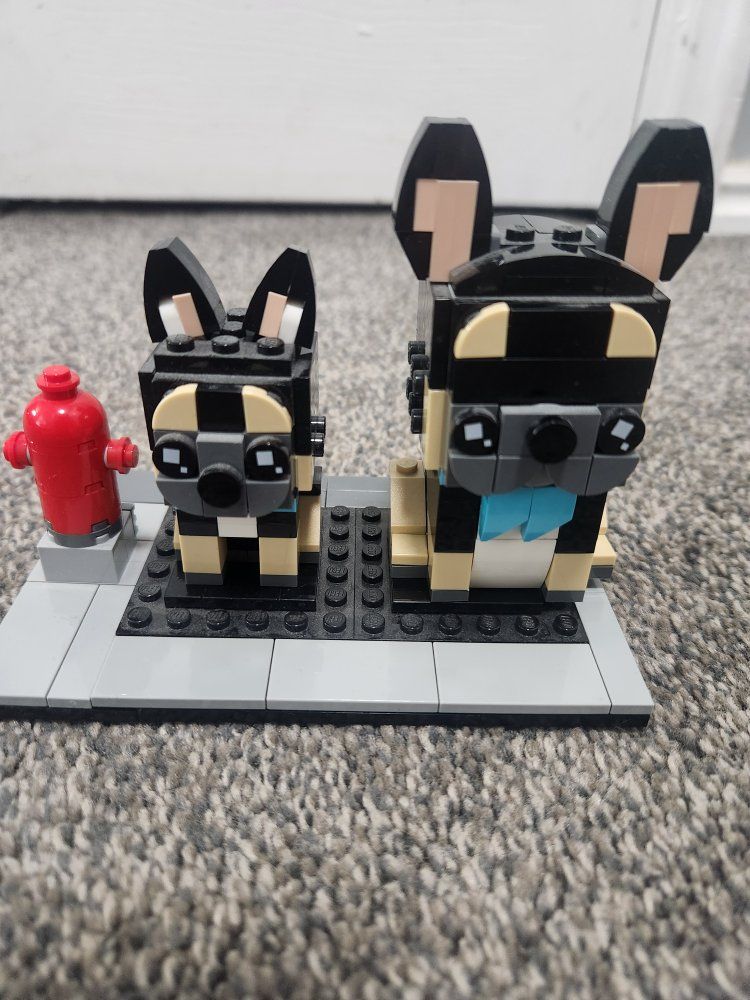 LEGO BrickHeadz French Bulldog Adult and Puppy Dog Set with Stand