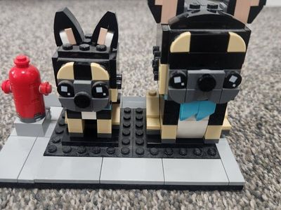 LEGO BrickHeadz French Bulldog Adult and Puppy Dog Set with Stand