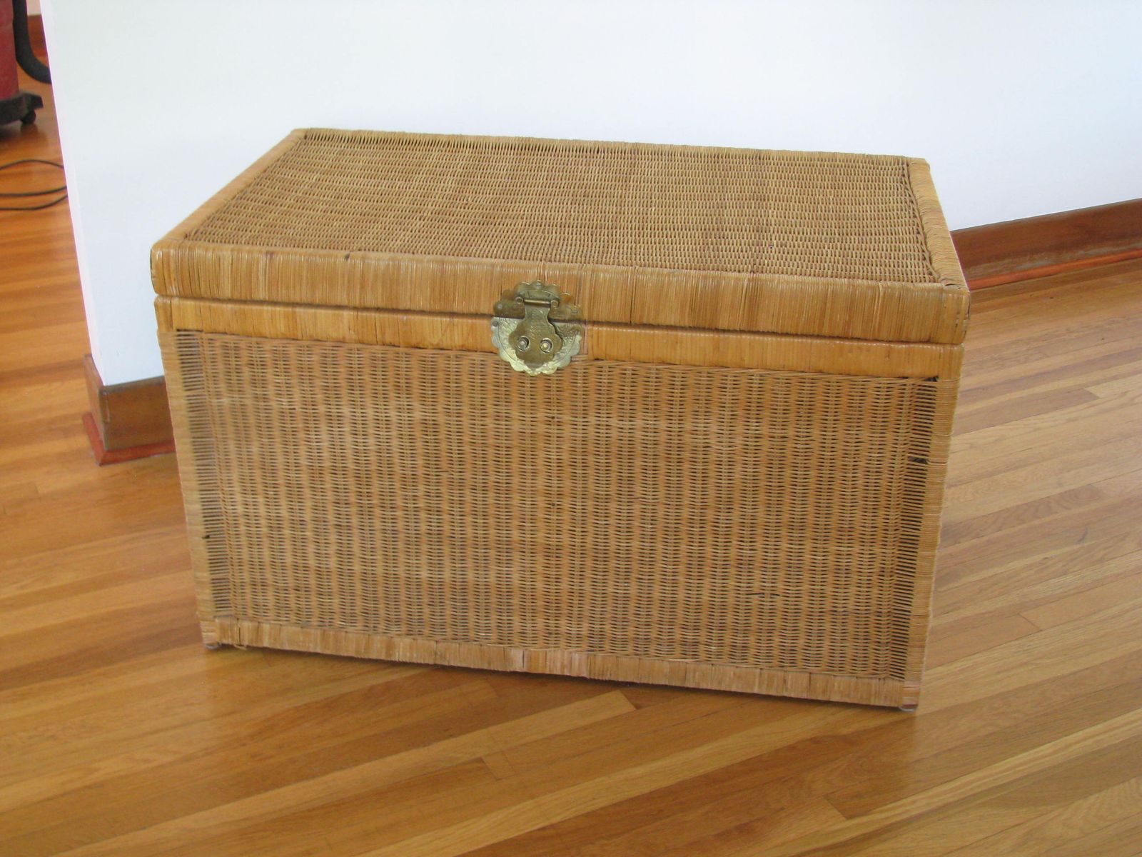 Wicker chest
