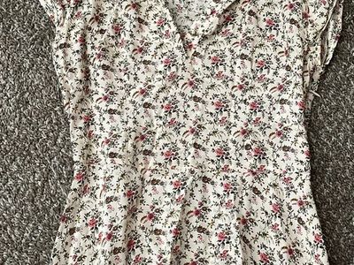 Kimchi Blue Floral Cap Sleeve Button Neck Midi Dress Size 0