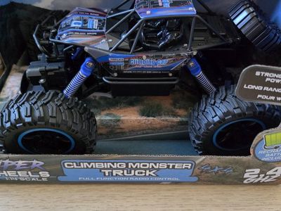 Super Wheels 1:14 Scale Climbing Monster Truck 4x4 Full Function Radio Control RC Car