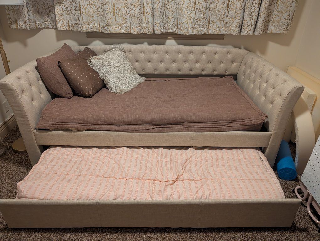 Upholstered Daybed with Trundle Bed