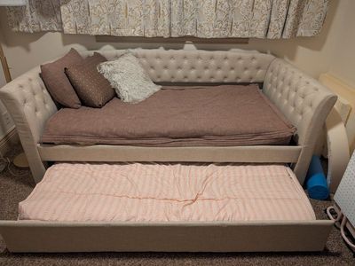 Upholstered Daybed with Trundle Bed