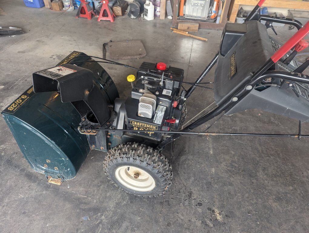 Snow blower Craftsman 9hp 28 in Electric Start