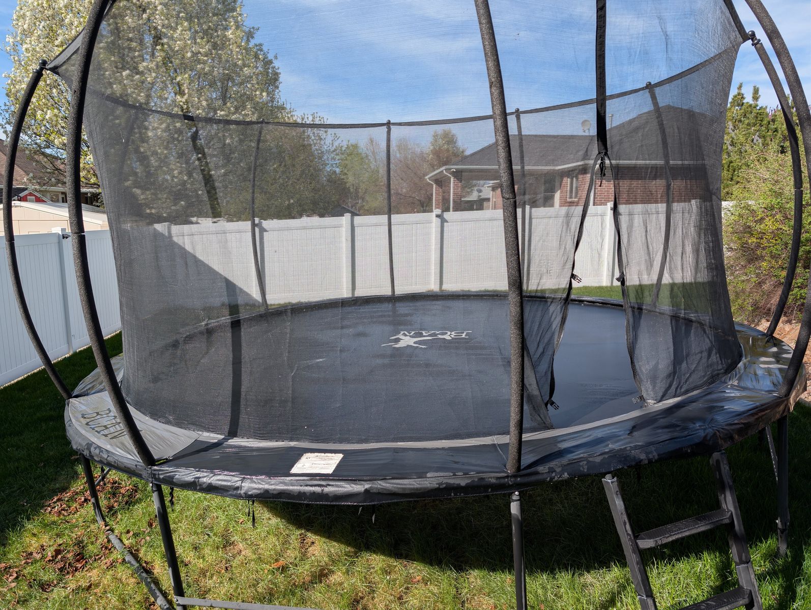 15' Trampoline with Safety Enclosure and Ladder